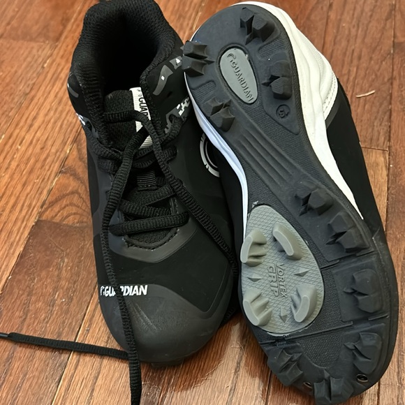 Never worn guardian baseball cleats - Picture 3 of 3